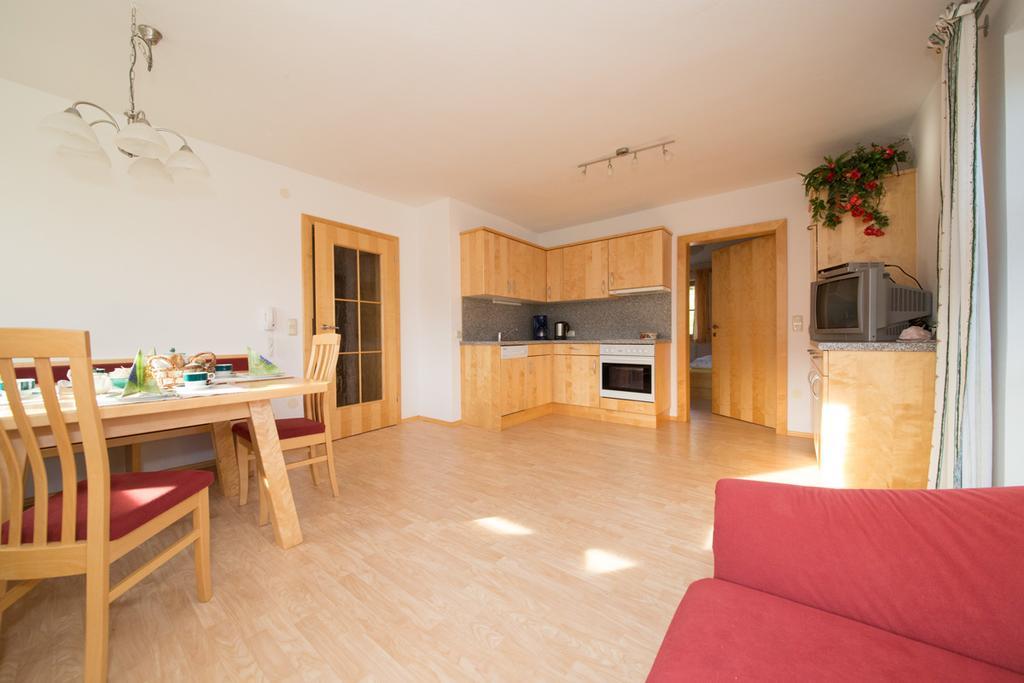 Bio-Bauernhof Einberghof Apartment Pfarrwerfen Room photo